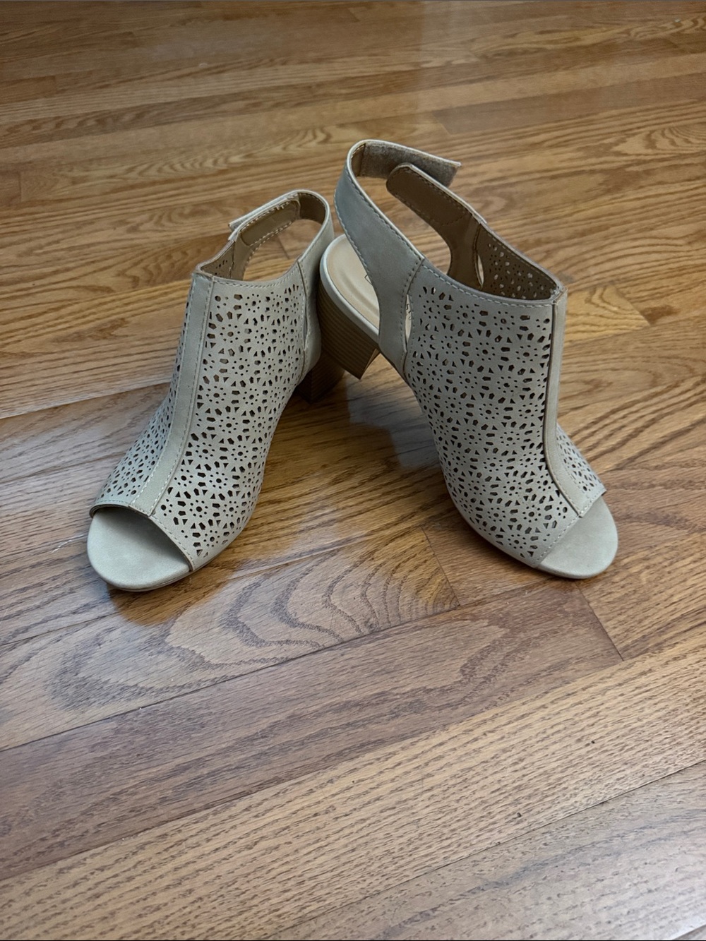 Laser-Cut Open-Toe Slingback Block Heels - Cream